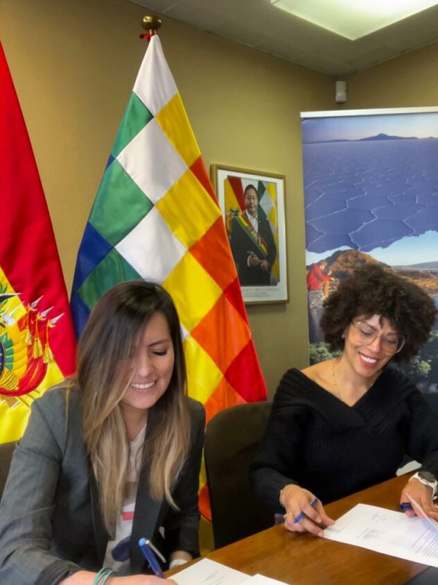 El Estado Plurinacional de Bolivia a través de su Embajada en Bruselas firma un acuerdo de colaboración con  AirEuropa Bélgica Luxemburgo, arrancando con un FamTrip